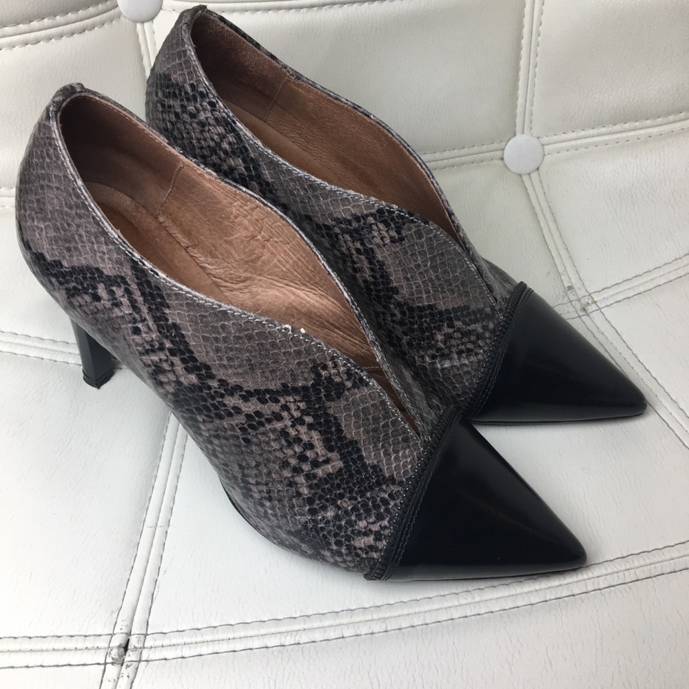 NWOT Hispanitas Glove Snakeskin Stilletos -Rare